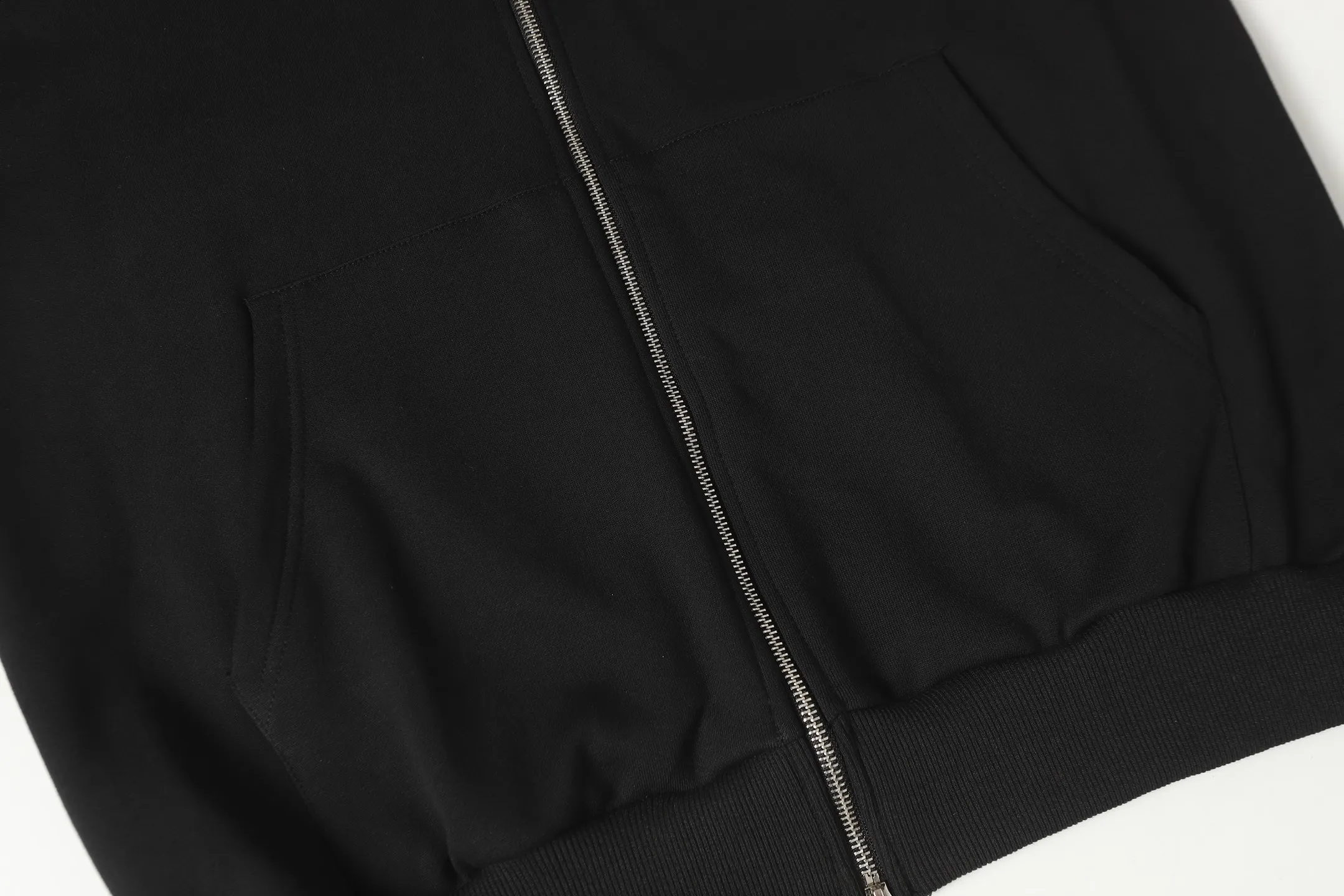 P270 K05 cross-border model, please do not place an order if you pursue quality - Chrome Hearts/Chrome Heart Sanskrit Cross ✝️raglan sleeve zipper sweatshirt cardigan jacket - high weight, high density and high quality, soft, delicate and skin-friendly wool, soft and silky to the touch, excellent warmth and skin-friendly properties - custom-woven and dyed, no color difference, no matter the fabric or workmanship details, beat the ordinary version on the market - hardware zipper accessories are all customized, full of details -Colour: black red -Size: S M L XL